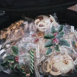 19 Xmas Brooches. New